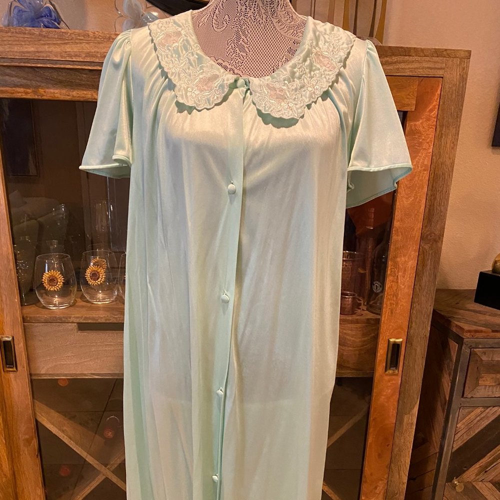 Pretty Vintage Vanity Fair button up robe/house